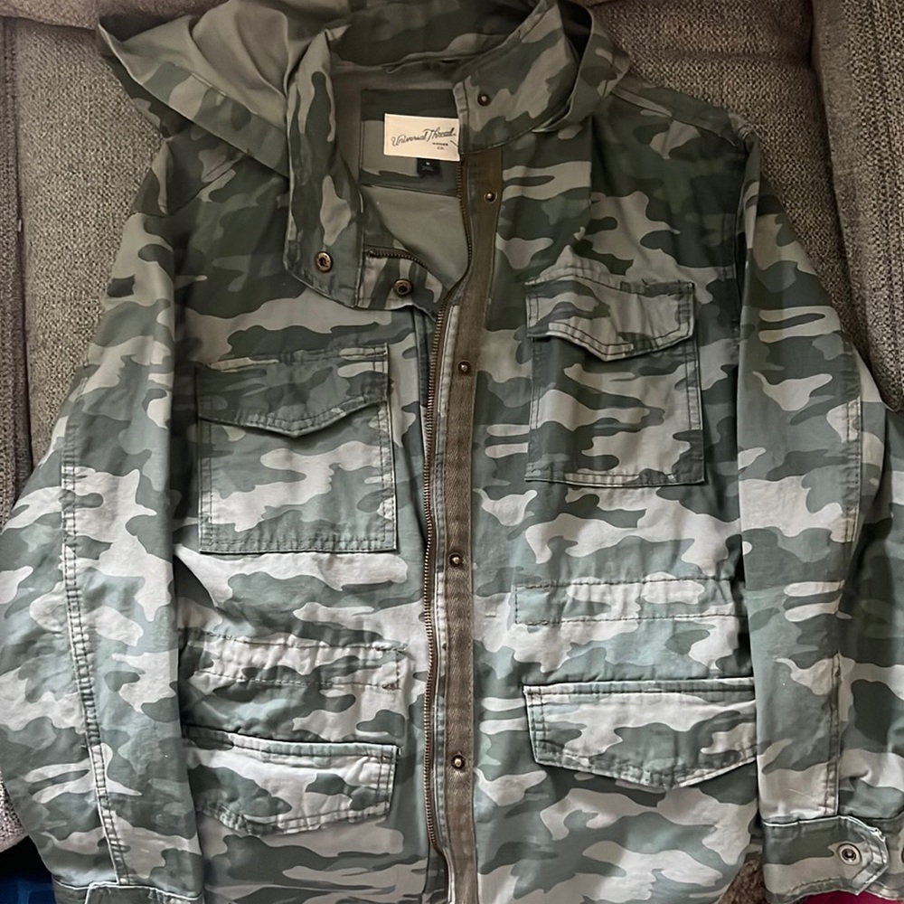 Medium camo Universal Thread jacket